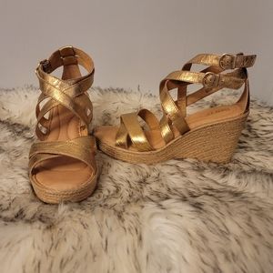 Born sultry light gold sandal